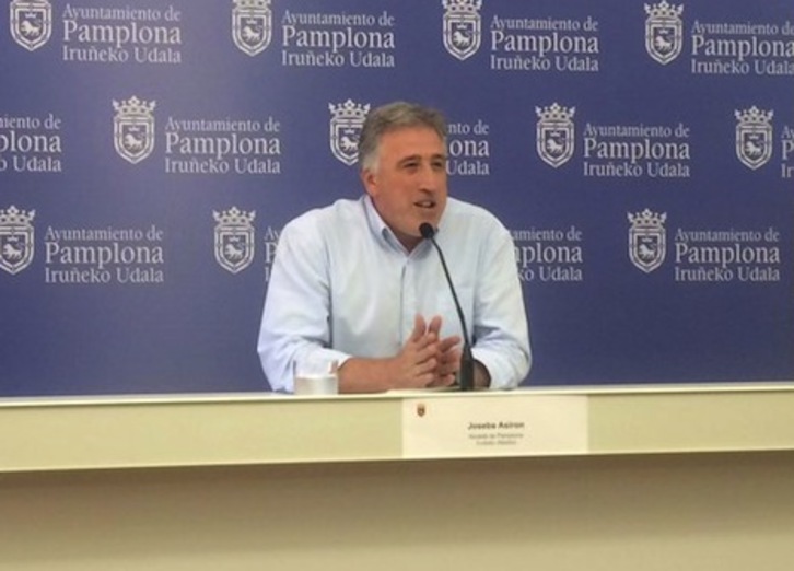 El alcalde Asiron, durante su comparecencia ante los medios.