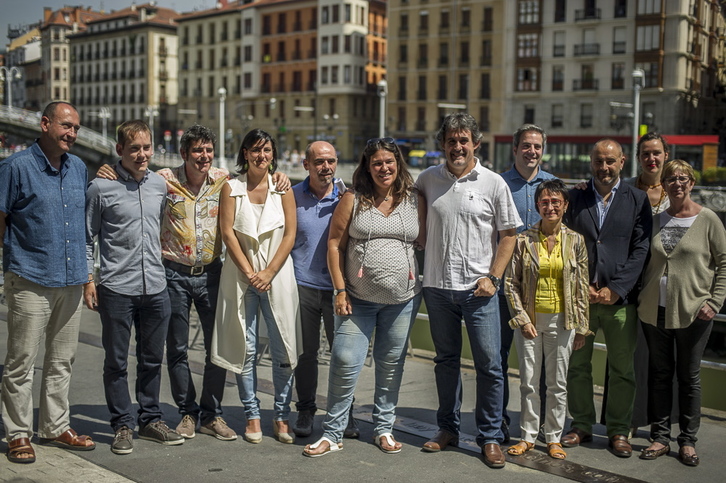 Urizar, junto a su equipo en la presentación de su candidatura. (Jaizki FONTANEDA/ARGAZKI PRESS)