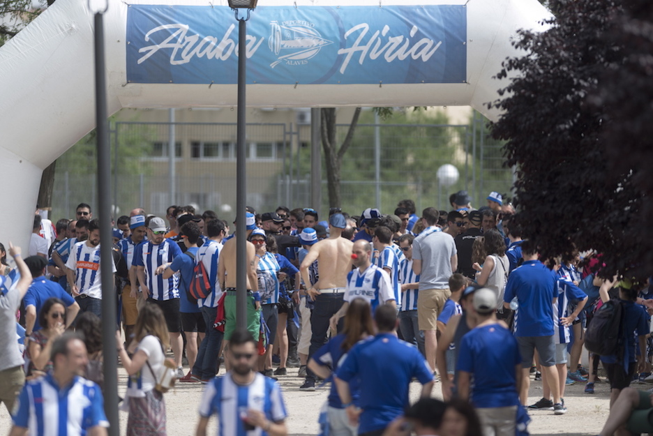 Entrada a Araba Hiria, la fan zone albiazul. (Juanan RUIZ / ARGAZKI PRESS) Entrada a Araba Hiria, la fan zone albiazul. (Juanan RUIZ / ARGAZKI PRESS)