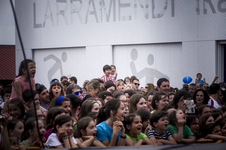 Gazteenak, Ibilaldiaz gozatzen. (Jaizki FONTANEDA/ARGAZKI PRESS)
