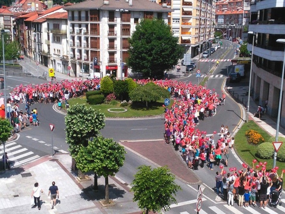 Arrasaten jende ugari bildu da. (GURE ESKU DAGO)