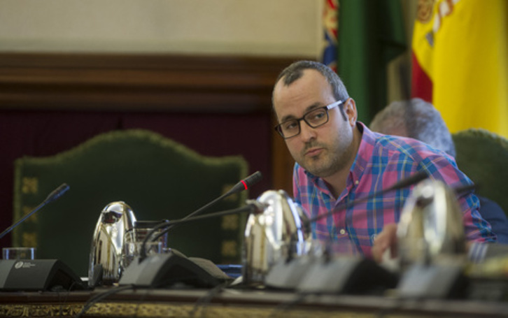 Fermín Alonso, en su etapa como concejal de Cultura. (Jagoba MANTEROLA/ARGAZKI PRESS)