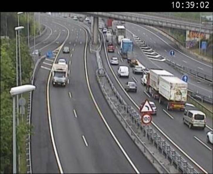 Retenciones en Zamudio en sentido Barakaldo. (@trafikoaEJGV)