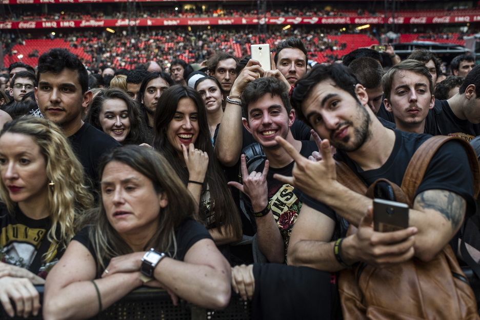 Fans de Guns N'Roses en primera fila. (Marisol RAMIREZ / ARGAZKI PRESS)