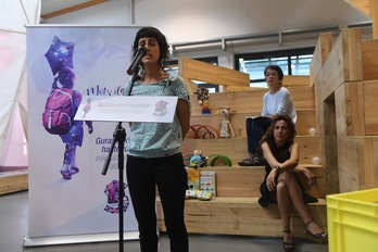 Representantes de Sare han comparecido en Hernani para informar de las consecuencias de la dispersión en los menores. (Jon URBE/ARGAZKI PRESS)