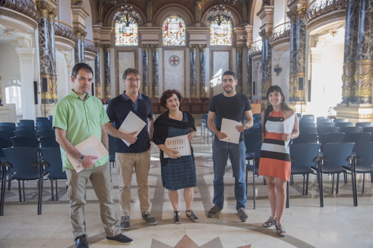 Ediles de EH Bildu, en la presentación de su informe. (Andoni CANELLADA / ARGAZKI PRESS)