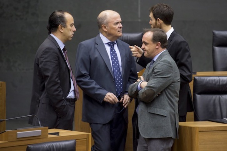 Zarraluqui, en el centro, junto a Carlos García Adanero, Javier Esparza y Sergio Sayas. (Iñigo URIZ/ARGAZKI PRESS)