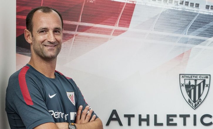 Joseba Etxeberria ha dirigido a varios equipos en las categorias inferiores del Athletic antes de entrenar al Amorebieta. (@athletic-club)