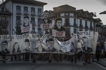 Protesta realizada ayer en Altsasu pese al veto de la Delegación para denunciar la decisión del TS. (Jon URBE/ARGAZKI PRESS) 
