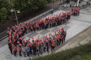  Representantes de los pueblos que ya han celebrado las consultas, en Eibar. (Jon URBE/ARGAZKI PRESS)