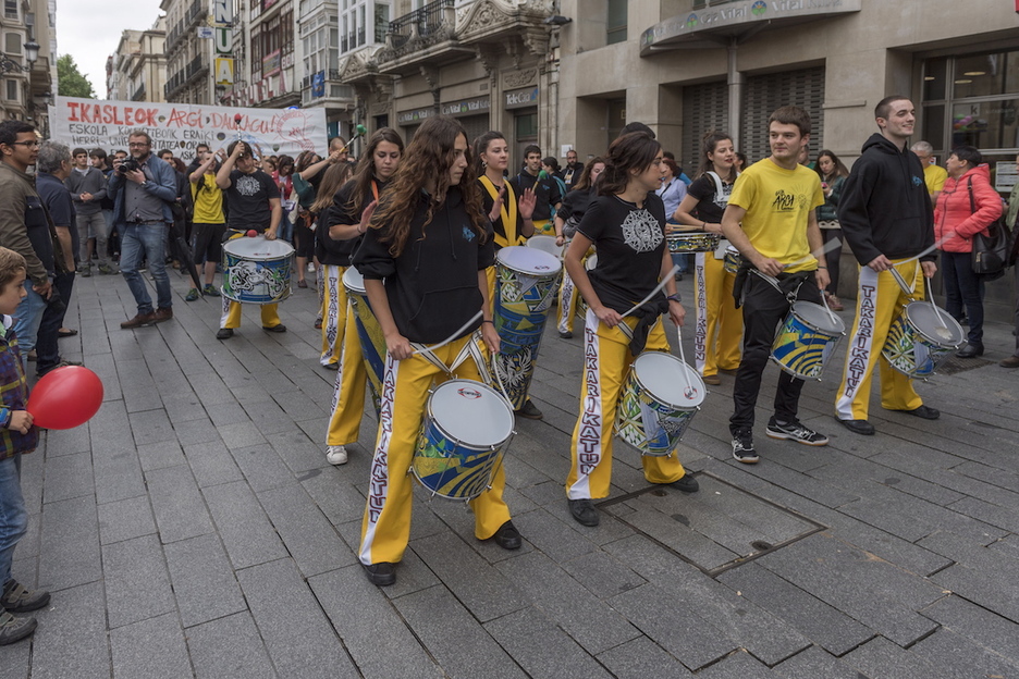 Batukada ikasle mugimenduaren zutabean.