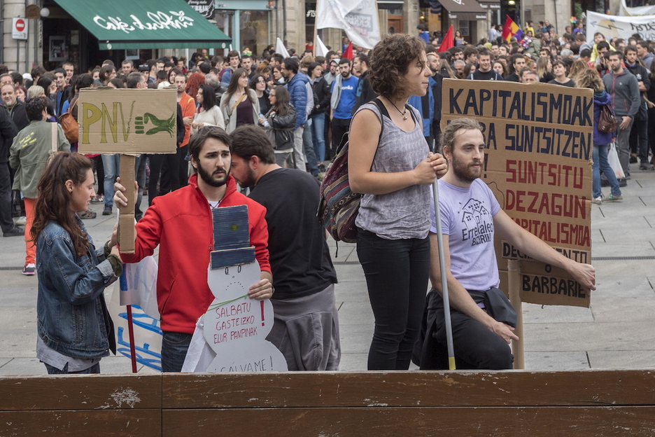 EAJren eta kapitalismoaren aurkako mezuak.