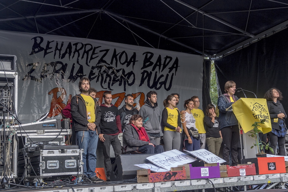 Errekaleor auzoko bizilagunak ekitaldian.