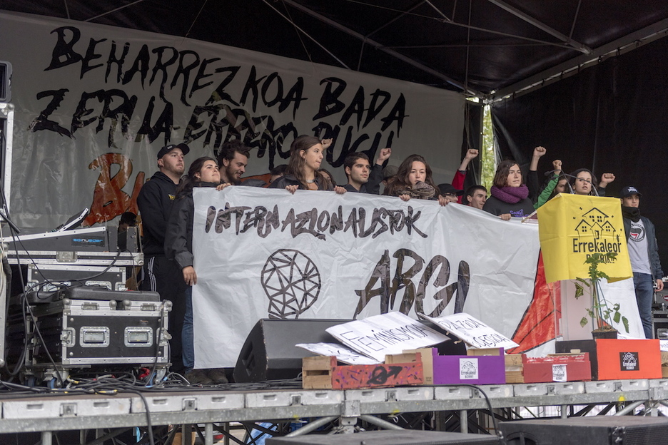 Kanpotik ere ordezkaritza zabala gerturatu da babes mobilizaziora.