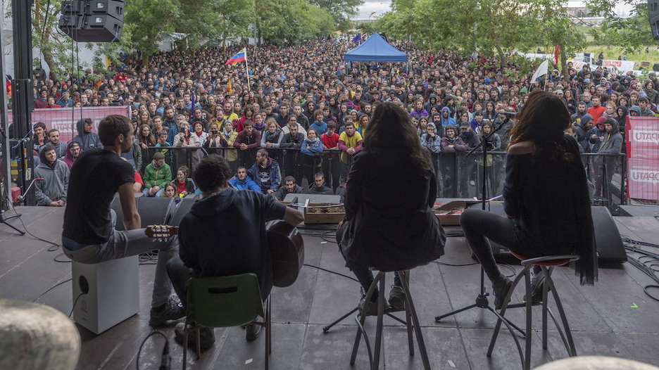 Manifestazioaren amaiera eskenatokitik.