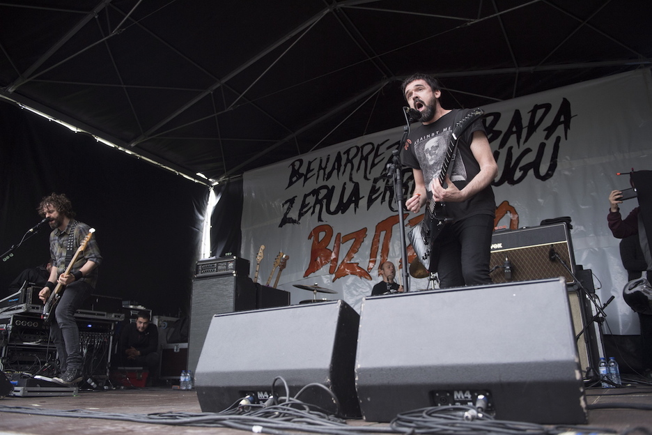 Eta protestari amaiera ezin hobea, Berri Txarrak taldearen kontzertua Errekaleorren.