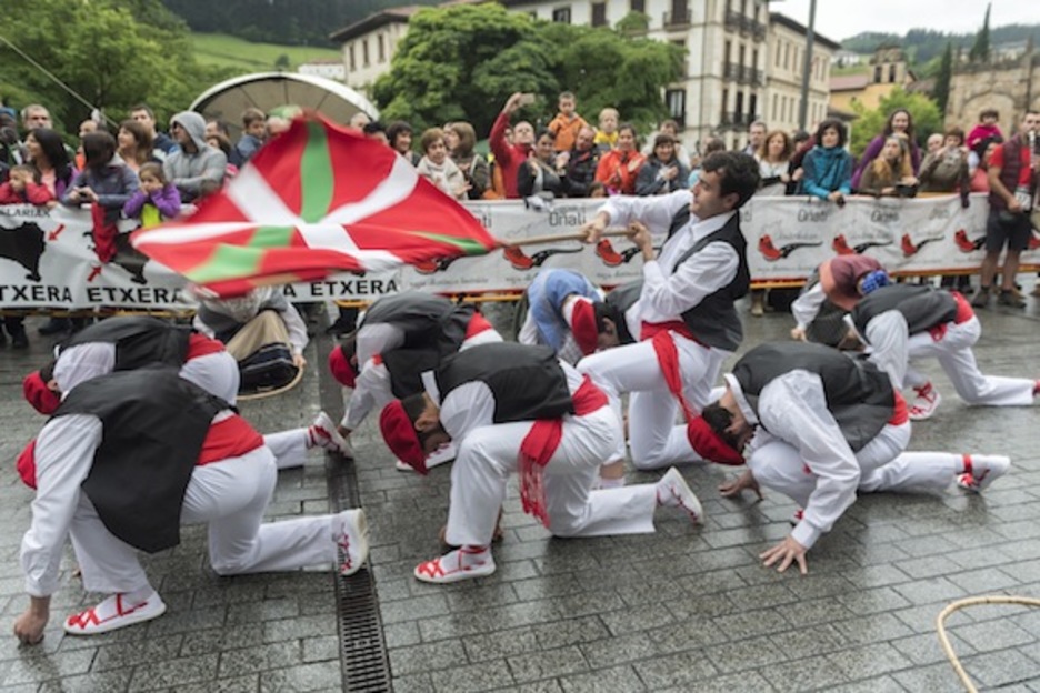 Dantzarien emanaldia. (Juanan RUIZ/ARGAZKI PRESS)