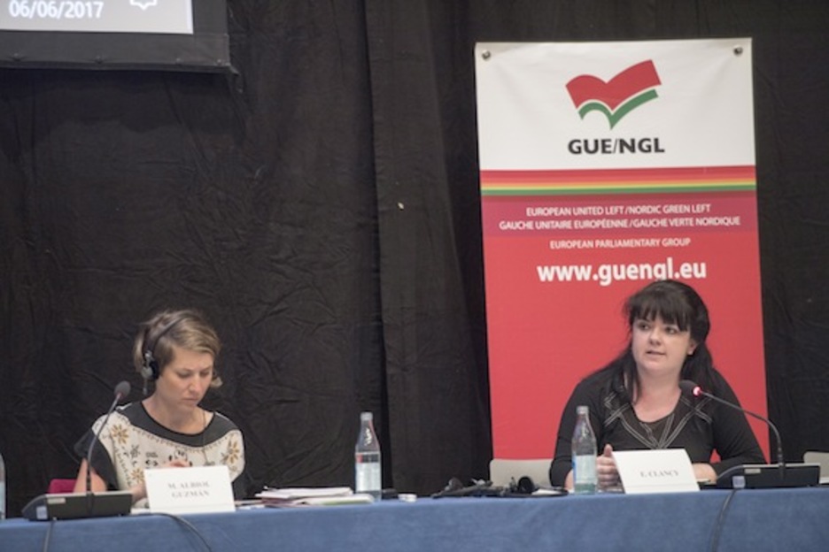 Sinn Feineko Emma Clancy, bere hitz hartzean. (Juan Carlos RUIZ/ARGAZKI PRESS)