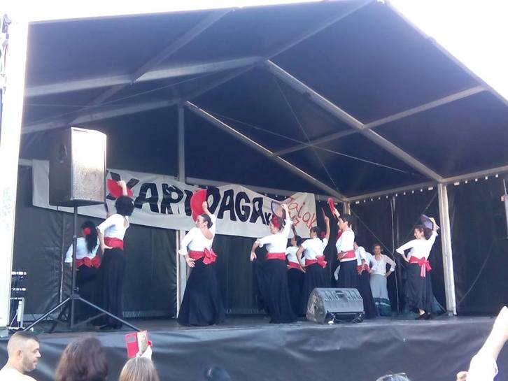 Flamenko eta dantza erakustaldia antolatu dute Otxarkoagako jaietan. (Otxarkoagako Jai Batzordea)