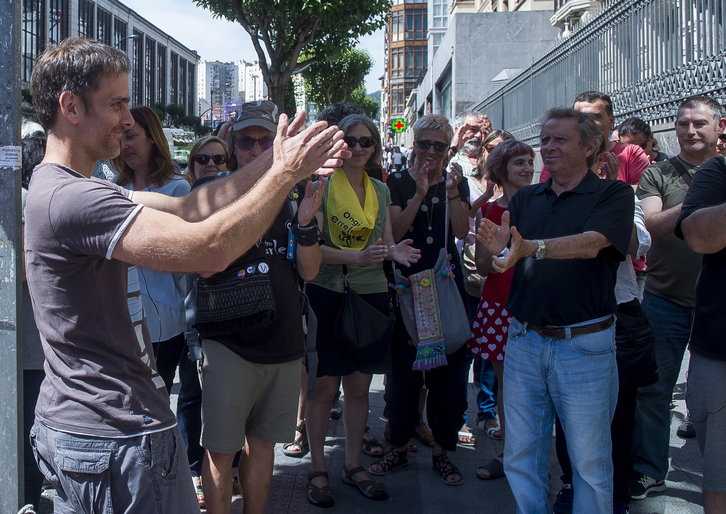 Concentración en apoyo al bombero Ignacio Robles. (Luis JAUREGIALTZO / ARGAZKI PRESS)