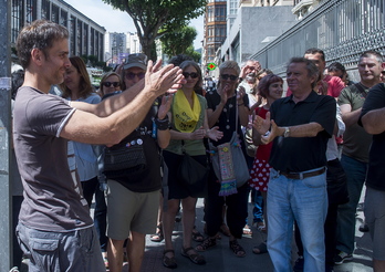 Concentración en apoyo al bombero Ignacio Robles. (Luis JAUREGIALTZO / ARGAZKI PRESS)