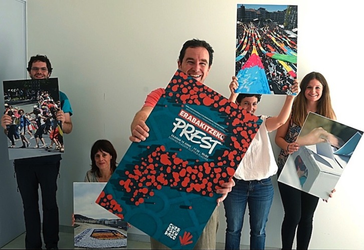 Angel Oiarbide y Karmele Olabarrieta han hecho balance de los cuatro años de Gure Esku Dago y han llamado a acudir a Bilbo. (Luis JAUREGIALTZO/ARGAZKI PRESS)