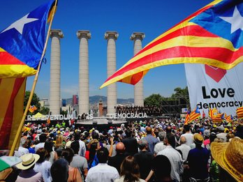 Los organizadores hablan de unos 40.000 asistentes. (@assemblea)