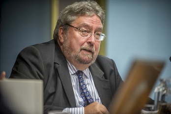 Manuel Lezertua, Ararteko, en su comparecencia en el Parlamento de Gasteiz. (Jaizki FONTANEDA/ARGAZKI PRESS)