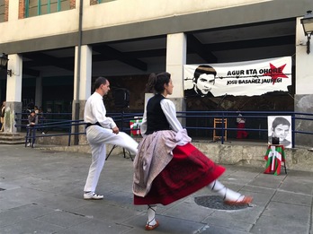 Portugaleten Josu Basañez gogoratzeko egin duten ekitaldia.(DENAK PORTUGALETERA)