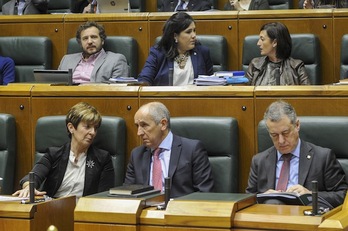 Jeltzaleek eserleku bat gehiago lortuko lukete Gasteizko Parlamentuan orain hauteskundeak eginez gero. (Juanan RUIZ/ARGAZKI PRESS)