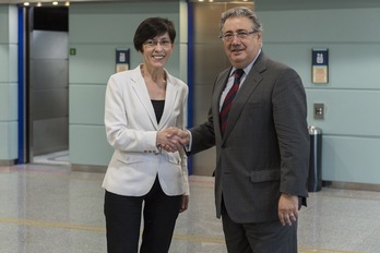 Estefanía Beltrán de Heredia y Juan Ignacio Zoido, hoy en Gasteiz. (Juanan RUIZ/ARGAZKI PRESS)