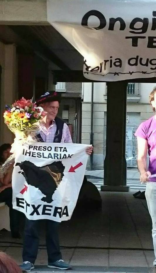 Julián Tena, en el recibimiento tributado el año pasado en Bergara. (@BergaraSortu)