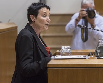 Jone Goirizelaia, parlamentaria de EH Bildu, durante su intervención. (Juanan RUIZ/ARGAZKI PRESS)