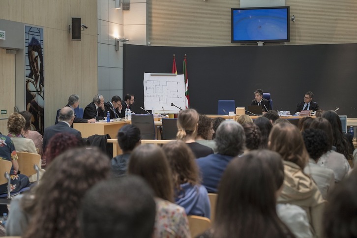 Imagen del juicio sobre la muerte de Julen S., en Donostia. (Jon URBE/ARGAZKI PRESS)