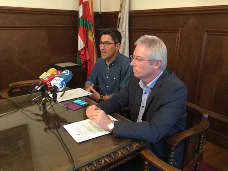 Ingurumen diputatu Jose Ignacio Asensio eta Ormaiztegiko alkate Jon Enrique Galarza. (GIPUZKOAKO ALDUNDIA)