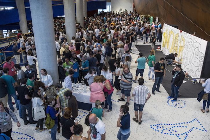 Los asistentes al Congreso de ELA, durante un receso. (Marisol RAMÍREZ / ARGAZKI PRESS)