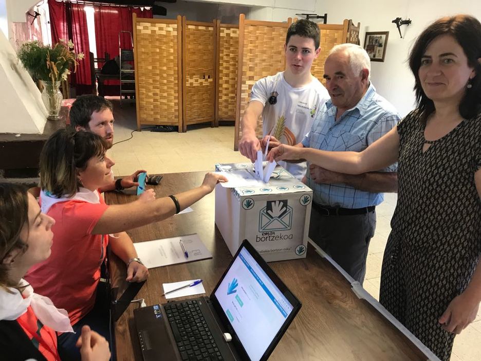 Otras tres generaciones, esta vez en Igantzi. (@EmanBortzekoa) Otras tres generaciones, esta vez en Igantzi. (@EmanBortzekoa)