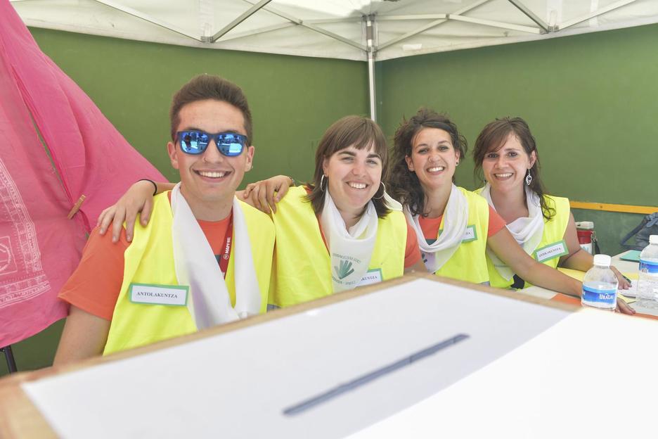 Pero sin sonrisa no se puede trabajar. (Idoia ZABALETA/ARGAZKI PRESS) Pero sin sonrisa no se puede trabajar. (Idoia ZABALETA/ARGAZKI PRESS)