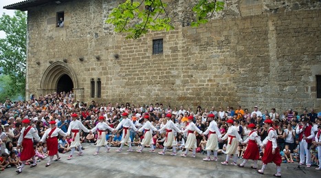 Resultat d'imatges de EZPATA DANTZA DE LA ANTIGUA 2018