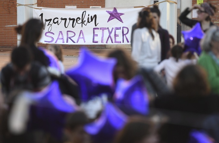 Movilización en Intxaurrondo para reclamar que Sara Majarenas y su hija Izar sean trasladadas a Donostia. (Jon URBE/ARGAZKI PRESS)