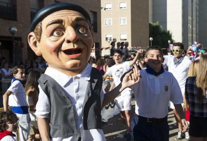 Bailables después del txupinazo de Barañain. (Jagoba MANTEROLA/ARGAZKI PRESS)