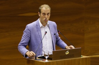 Jokin Castiella, de Geroa Bai, ha defendido la modificación de la Ley del Impuesto de Sociedades. (PARLAMENTO DE NAFARROA)