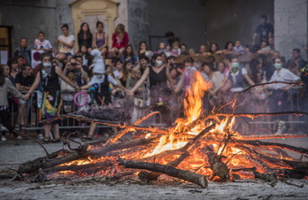 Las hogueras iluminarán la noche de San Juan en toda Euskal Herria. (Andoni CANELLADA | ARGAZKI PRESS)