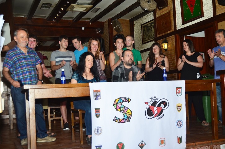 Sare eta peñetako ordezkariak gaur Iruñean egin duten agerraldian. (SARE)