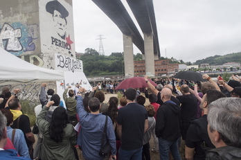 Mural en memoria de Periko Solabarria, bajo el puente de Rontegi. (Monika DEL VALLE / ARGAZKI PRESS)
