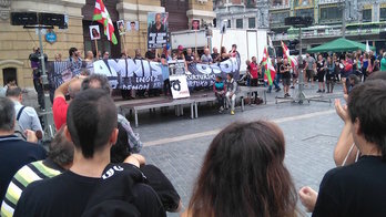 La manifestación ha finalizado junto al teatro Arriaga. (@jotabe1963)