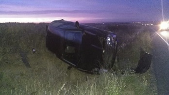 Imagen del coche siniestrado en las inmediaciones de Salamanca. (ETXERAT)