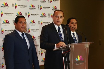 Comparecencia del fiscal de Michoacán, José Martín Godoy Castro. (AFP)