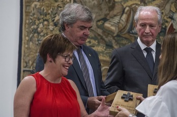 Juan Mari Atutxa, Kontxi Bilbao eta Gorka Knorri harrera egin diete Legebiltzarrean, Bakartxo Tejeria ganberako presidentea buru zela. (Jaizki FONTANEDA/ARGAZKI PRESS)