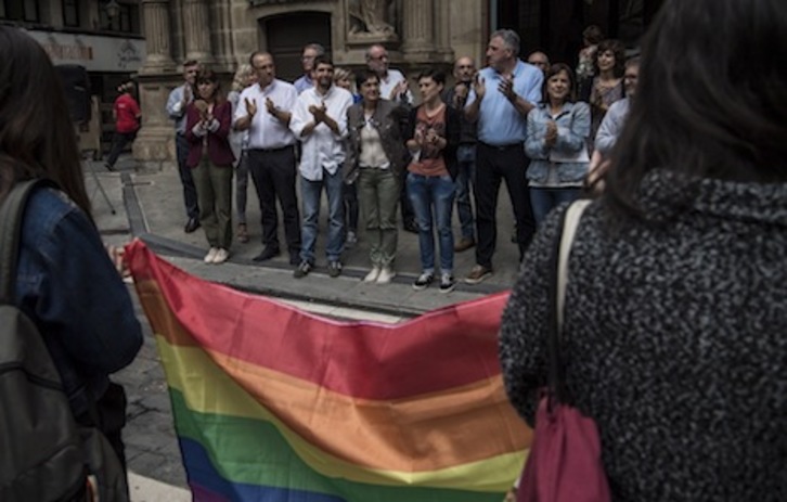 Imagen de archivo de la concentración del Ayuntamiento para celebrar el Día del Orgullo LGTBI. (Jagoba MANTEROLA/ARGAZKI PRESS)